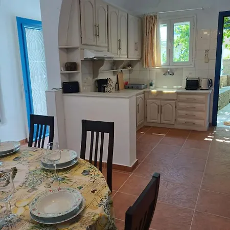 Aperanto House In Arnados, Tinos Nyaraló