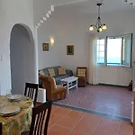 Aperanto House In Arnados, Tinos Tatil Evi *
