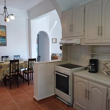 Aperanto House In Arnados, Tinos بيت للعطل *