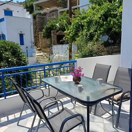 Aperanto House In Arnados, Tinos بيت للعطل