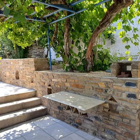 Aperanto House In Arnados, Tinos Ferienhaus